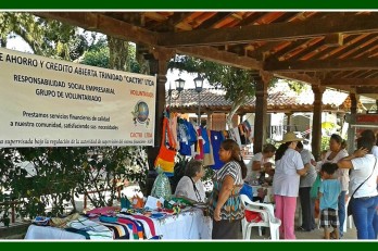 voluntarios-feria-de-venta-de-materiales